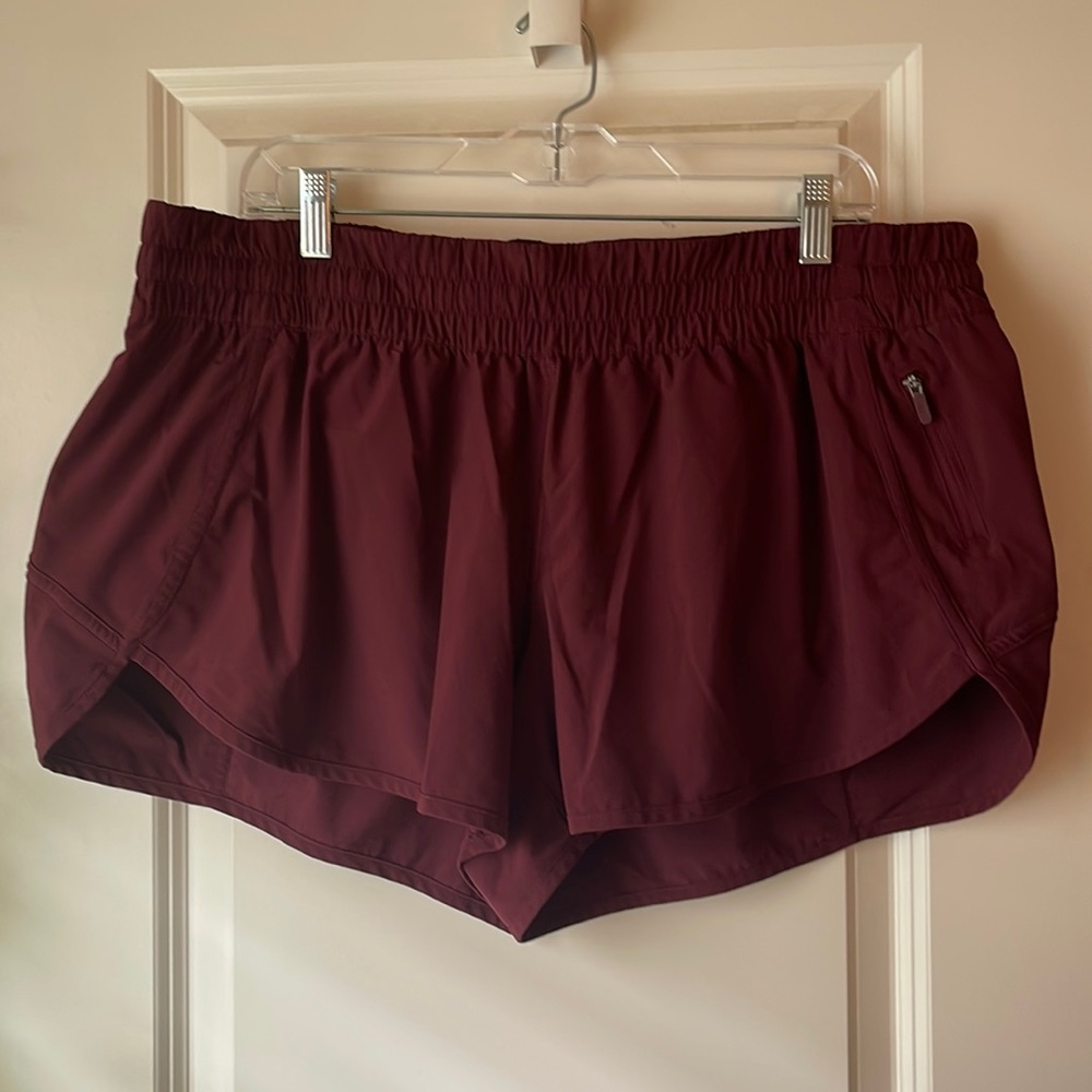 lululemon tracker low rise 4” short burgundy/maroon